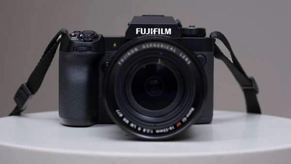 Máy ảnh tốt nhất 2023 - Fujifilm-X-H2