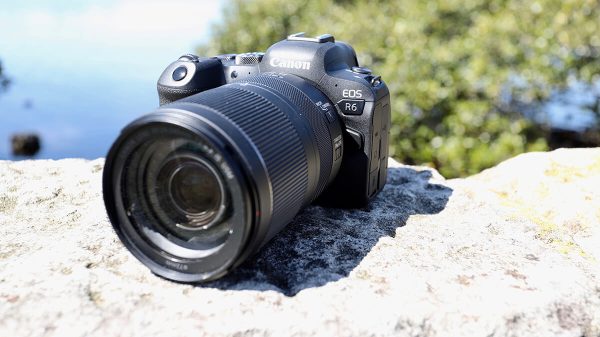 Máy ảnh tốt nhất 2023 - Canon EOS R6